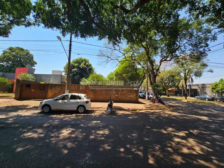 Terreno/Lote com 4 quartos sendo 1 suíte no Centro em Dourados/MS — foto 1